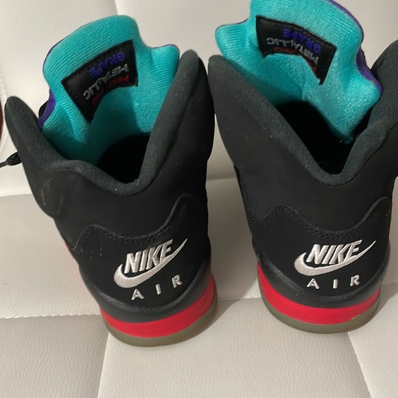 Jordan 5 GS Top 3 Black Fire Red Grape Size 6Y - Picture 4 of 13
